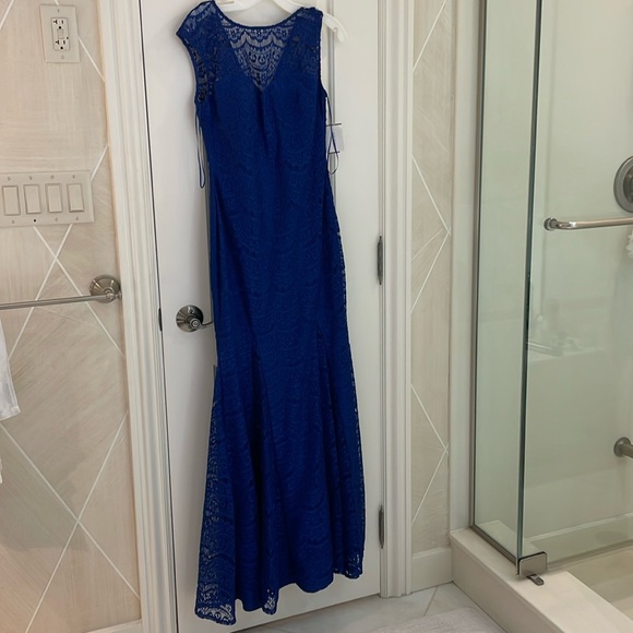 Royal blue lace gown size 8 BRAND NEW - Picture 1 of 5